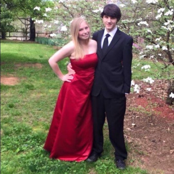 Poshmarking my Prom Dress. - Picture 2 of 6